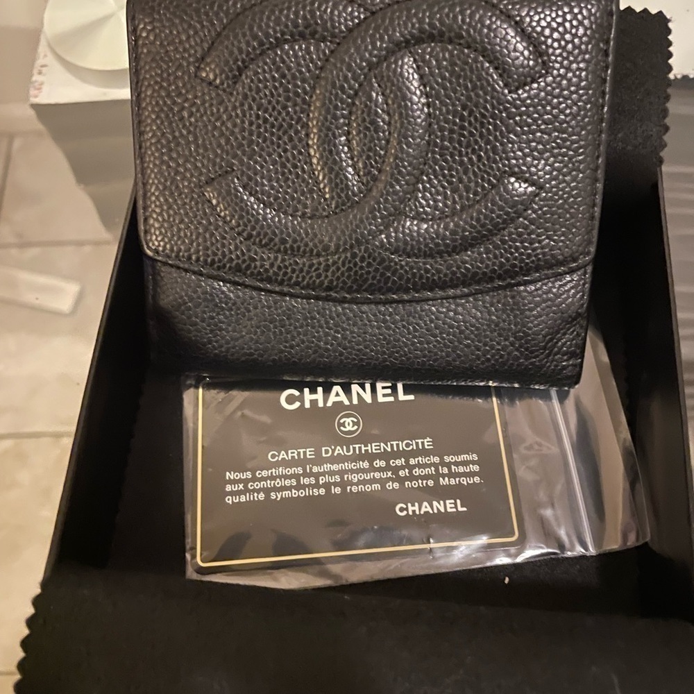 Chanel caviar bifold wallet - Picture 9 of 11